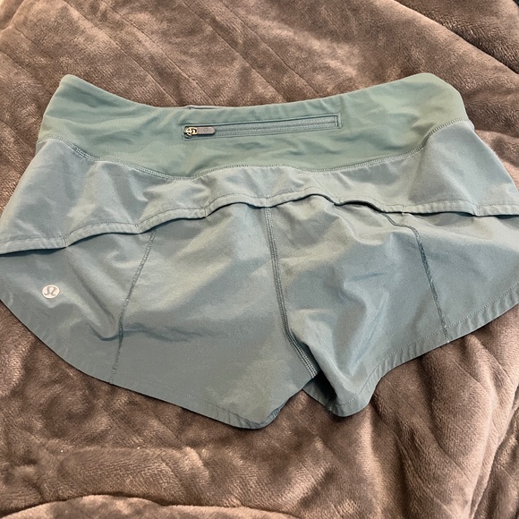 Lululemon Speed Up Short 2.5" (Size 4) - Picture 2 of 3